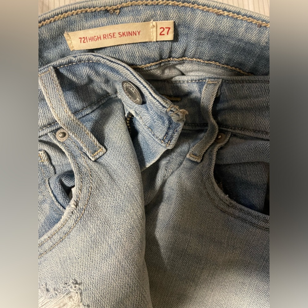 Levi’s high rise skinny jeans light wash distressed - Picture 2 of 4